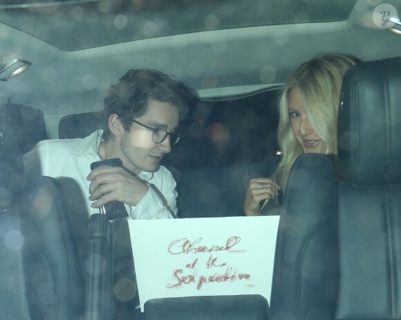 Ellie Goulding et son compagnon Caspar Jopling - Arrivées et sorties de la soirée "The Serpentine Summer Party" dans les jardins de Kensington à Londres. Le 19 juin 2018  London, UNITED KINGDOM - People seen arriving and leaving The Serpentine Summer Party in a white suit and carrying a Chanel evening clutch bag.19/06/2018 - Londres