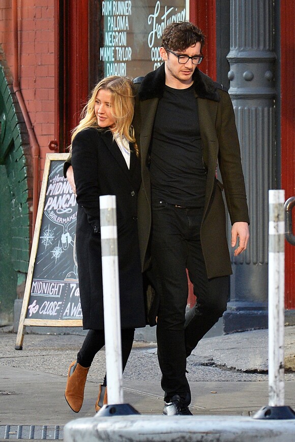 Exclusif - Ellie Goulding et son nouveau compagnon Caspar Jopling se baladent en amoureux à New York le 28 mars 2017. 28/03/2017 - New York