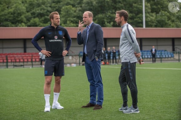 Le prince William, prince de Galles, rencontre les joueurs de football de l'équipe d'Angleterre à Leeds le 7 juin 2018.