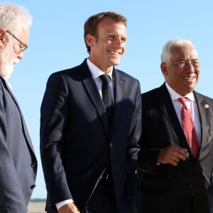 Le président de la république française, Emmanuel Macron, le premier ministre portugais, Antonio Costa, le premier ministre espagnol Pedro Sanchez, Arias Canete, Commissaire pour Action pour le climat et l'énergie à la Commission européenne et de Emma Navarro, Vice-Présidente de la Banque Européenne d'investissement posent pour la photo de famille du sommet sur les interconnections énergétiques à l'Agence Européenne pour la Sécurité Maritime, Lisbonne, Portugal, le 27 juillet 2018. © Stéphane Lemouton/Bestimage