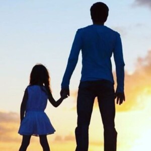 Karine Le Marchand publie une photo de sa fille Ayla et son ex sur Instagram à l'occasion de la fête des pères le 17 juin 2018.