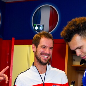 Jean-Jacques Poupon, Lucas Pouille, Richard Gasquet et Jo-Wilfried Tsonga - L'équipe de France de tennis célèbre sa victoire contre l'équipe de tennis Belgique dans les vestiaires après la Finale de la coupe Davis au Stade Pierre Mauroy à Villeneuve d'Ascq, France, le 26 novembre 2017. La France remporte sa 10ème coupe Davis de son histoire. © Corinne Dubreuil/FFT/Bestimage