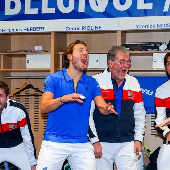 Jonathan Eysseric, Gilles Simon, Lucas Pouille, Jean-Jacques Poupon, Jérémy Chardy, Richard Gasquet - L'équipe de France de tennis célèbre sa victoire contre l'équipe de tennis Belgique dans les vestiaires après la Finale de la coupe Davis au Stade Pierre Mauroy à Villeneuve d'Ascq, France, le 26 novembre 2017. La France remporte sa 10ème coupe Davis de son histoire. © Corinne Dubreuil/FFT/Bestimage