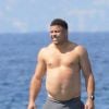 Exclusif - L'ex footballeur brésilien Ronaldo en vacances avec sa compagne Celina Locks et des amis à bord d'un bateau à Formentera le 21 juillet 2018