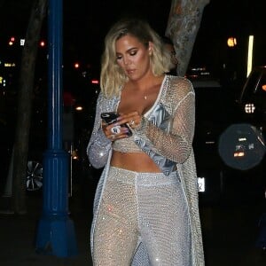 Khloe Kardashian - Arrivées et sorties des célébrités venues au restaurant "Craig's" puis au club "Delilah" pour célébrer les 21 ans de Kylie Jenner à Los Angeles, le 9 août 2018.