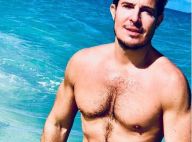 Vincent Niclo : Le chanteur, musclé, pose torse nu à la plage