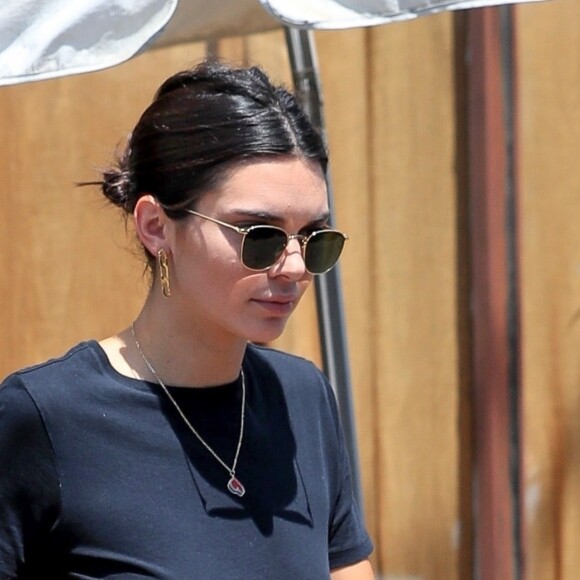 Exclusif - Kendall Jenner est allée boire un café dans le quartier de West Hollywood, le 15 août 2018