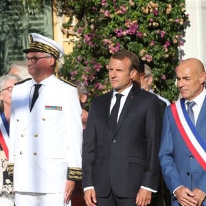 Jean-Luc Videlaine, préfet du Var, le Président Emmanuel Macron, François Arizzi, maire de Bormes-les-Mimosas lors de la cérémonie du 74ème anniversaire de la libération de Bormes-les-Mimosas pendant la seconde guerre mondiale le 17 août 2018. © Luc Boutria / Nice Matin / Bestimage