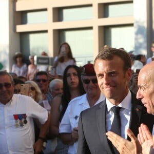 Jean-Luc Videlaine, préfet du Var, le Président Emmanuel Macron, François Arizzi, maire de Bormes-les-Mimosas lors de la cérémonie du 74ème anniversaire de la libération de Bormes-les-Mimosas pendant la seconde guerre mondiale le 17 août 2018. © Luc Boutria / Nice Matin / Bestimage