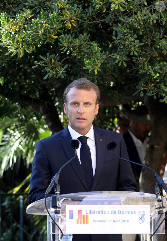 Le président Emmanuel Macron lors de la cérémonie du 74ème anniversaire de la libération de Bormes-les-Mimosas pendant la seconde guerre mondiale le 17 août 2018. © Dominique Jacovides / Cyril Moreau / Bestimage