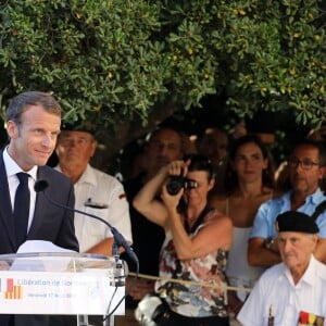 Le président Emmanuel Macron lors de la cérémonie du 74ème anniversaire de la libération de Bormes-les-Mimosas pendant la seconde guerre mondiale le 17 août 2018. © Dominique Jacovides / Cyril Moreau / Bestimage