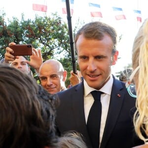 Le président Emmanuel Macron lors de la cérémonie du 74ème anniversaire de la libération de Bormes-les-Mimosas pendant la seconde guerre mondiale le 17 août 2018. © Dominique Jacovides / Cyril Moreau / Bestimage