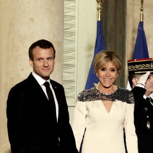 Le président de la République Emmanuel Macron et sa femme la Première Dame Brigitte Macron (Trogneux) - Le grand-duc et la grande-duchesse de Luxembourg assistent au Dîner d'Etat, au Palais présidentiel de l'Elysée, offert par le président de la République française et sa femme la Première Dame à l'occasion d'une Visite d'Etat en France à Paris, France, le 19 mars 2018. © Jacovides-Moreau/Bestimage