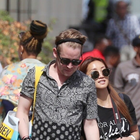 Exclusif - Macaulay Culkin et sa compagne Brenda Song à Paris le 10 août 2018.