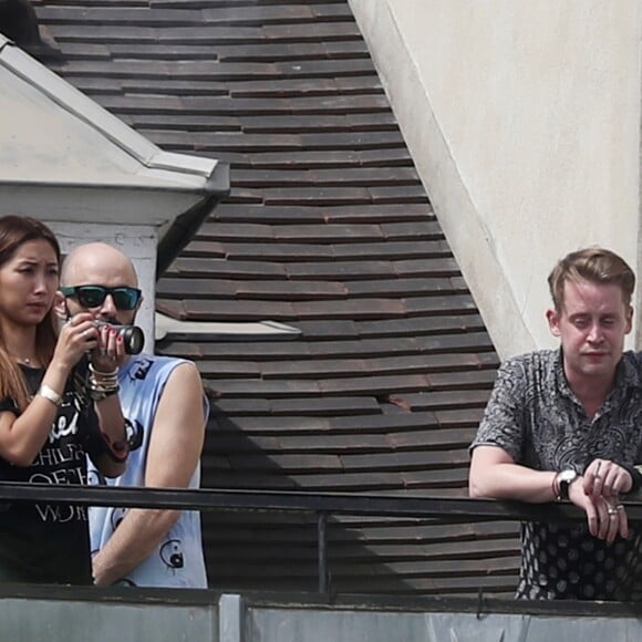 Exclusif - Macaulay Culkin et sa compagne Brenda Song à Paris le 10 août 2018.