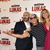 Julien Leclercq, Jean-Claude Van Damme, Sveva Alviti lors de l'avant-première du film "Lukas" à Paris le 20 août 2018.