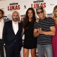 Julien Madon, Julien Leclercq, la productrice Aimée Buidine, Jean-Claude Van Damme, Sveva Alviti lors de l'avant-première du film "Lukas" à Paris le 20 août 2018.