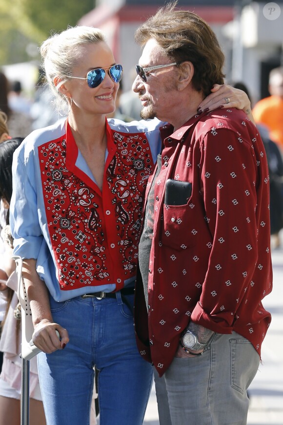 Johnny Hallyday avec sa femme Laeticia, à Santa Monica, le 1er avril 2017.