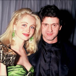 Emmanuelle Béart et Daniel Auteuil avec leur César pour "Manon des sources" à Paris le 8 mars 1987.