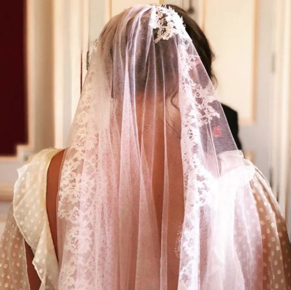Nelly Auteuil en robe de mariée, le 24 août 2018.