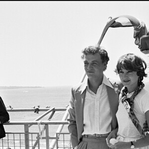 ARCHIVES - Philippe Léotard et Nathalie Baye à Cannes en 1977.