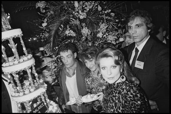 ARCHIVES - Philippe Léotard et Nathalie Baye avec Catherine Deneuve après les César 1983 à Paris