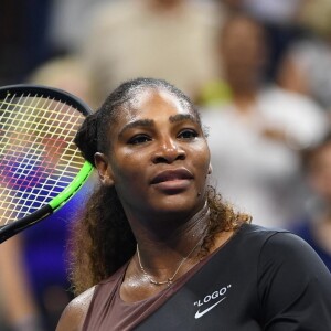 Serena Williams lors du premier tour de l'US Open 2018 contre la polonaise M.Linette au Centre national de tennis USTA Billie Jean King à New York. Serena porte une tenue signée Nike x Virgil Abloh (Off-White), le 27 aout 2018.