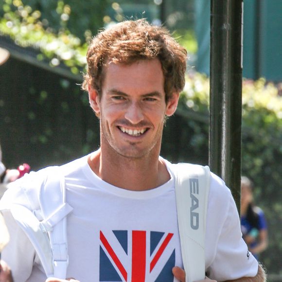 Andy Murray arrive au tournoi de tennis de Wimbledon à Londres, Royaume Uni, le 7 juillet 2017.