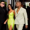Kim Kardashian (en robe en latex Atsuko Kudo) et Kanye West à Miami, le 18 août 2018.
