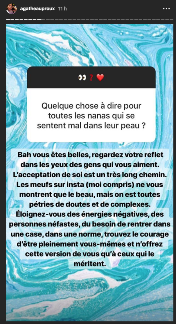 Agathe Auproux conseille les femmes mal dans leur peau sur Instagram. Août 2018.
