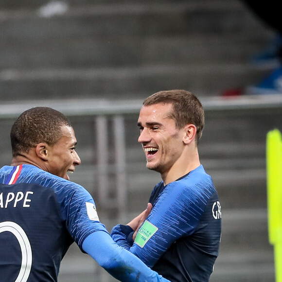 Antoine Griezmann, Kylian Mbappé lors du match de coupe du monde opposant la France au Pérou au stade Ekaterinburg à Yekaterinburg, Russie, le 21 juin 2018.