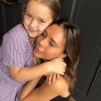 Victoria Beckham partage un câlin avec sa fille Harper le 8 juin 2018.