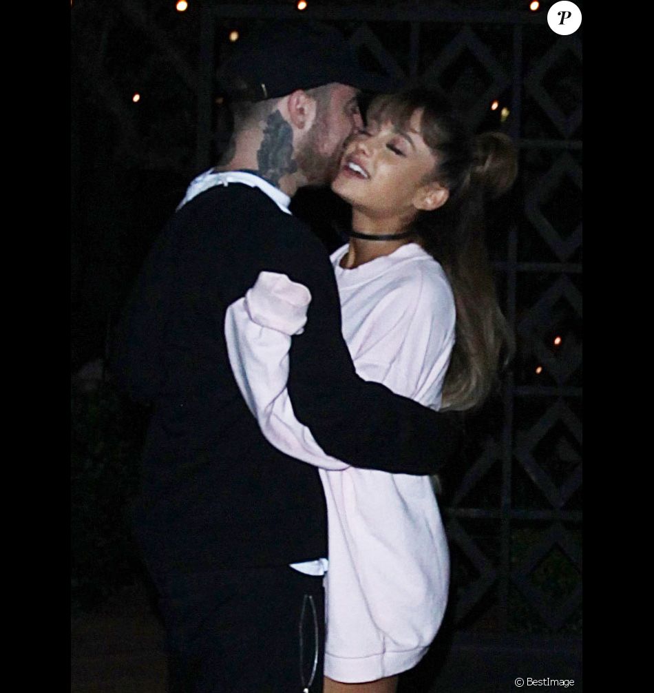 Ariana Grande et le rappeur Mac Miller roucoulent d&#039;amour lors d&#039;une sortie en couple à Los Angeles. Le 1er septembre 2016.