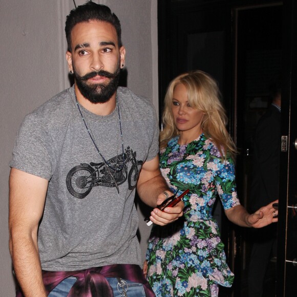 Adil Rami et Pamela Anderson au restaurant Craig's à Los Angeles le 24 juillet 2018.