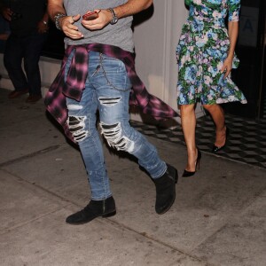 Adil Rami et Pamela Anderson au restaurant Craig's à Los Angeles le 24 juillet 2018.