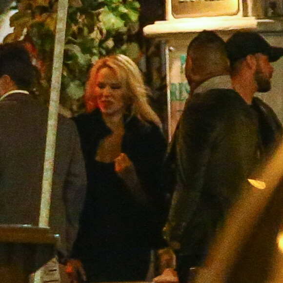 Exclusif - Adil Rami et Pamela Anderson au restaurant "La Villa" à Marseille, le 22 octobre 2017.