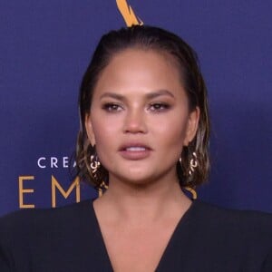 Chrissy Teigen aux Primetime Creative Arts Emmy Awards au Microsoft Theater à Los Angeles, le 9 septembre 2018.