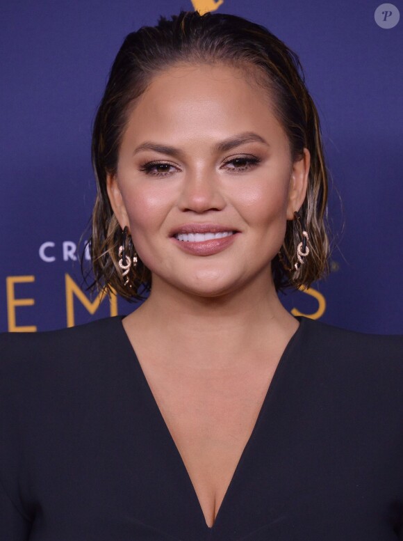 Chrissy Teigen aux Primetime Creative Arts Emmy Awards au Microsoft Theater à Los Angeles, le 9 septembre 2018.