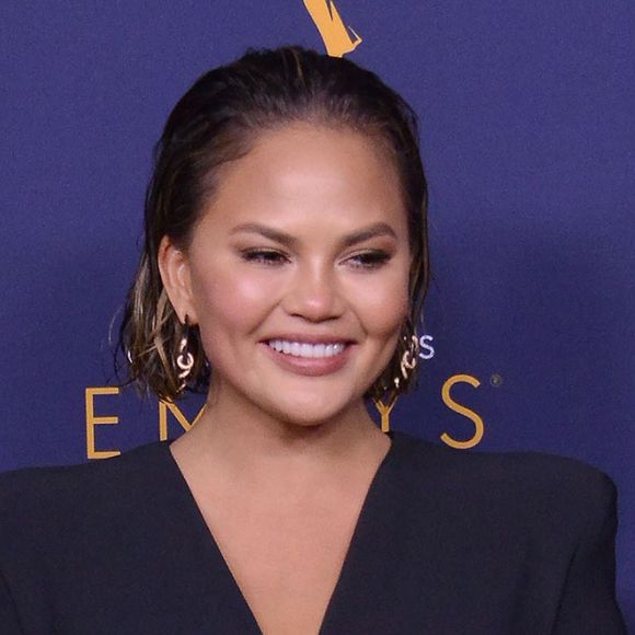 Chrissy Teigen aux Primetime Creative Arts Emmy Awards au Microsoft Theater à Los Angeles, le 9 septembre 2018.