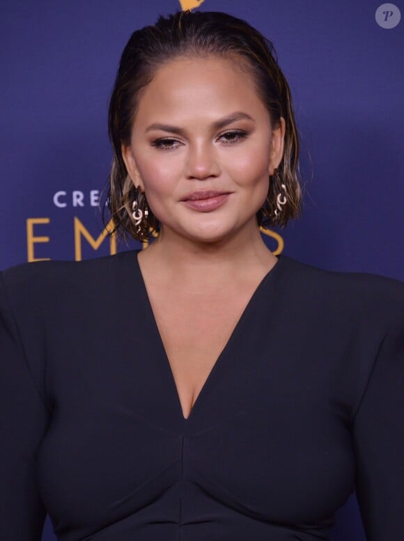 Chrissy Teigen aux Primetime Creative Arts Emmy Awards au Microsoft Theater à Los Angeles, le 9 septembre 2018.