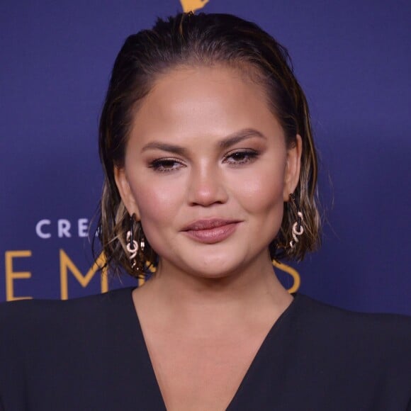 Chrissy Teigen aux Primetime Creative Arts Emmy Awards au Microsoft Theater à Los Angeles, le 9 septembre 2018.