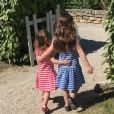 Marc-Olivier Fogiel poste un cliché de ses filles, Mila (5 ans) et Lily (3 ans) à l'époque. Mai 2016.
