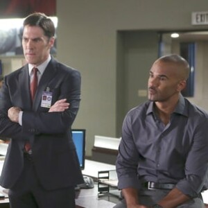 Joe Mantegna, Thomas Gibson et Shemar Moore dans une scène de la série "Esprits Criminels", diffusée sur la chaîne CBS.