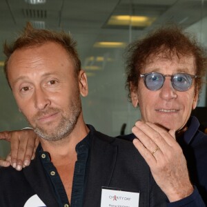 Alain Souchon et son fils Pierre lors de la 14e édition du Charity Day dans la salle des marchés de la société de courtage Aurel BGC au profit des 7 associations participantes à Paris, le 11 septembre 2018. © Veeren/Bestimage