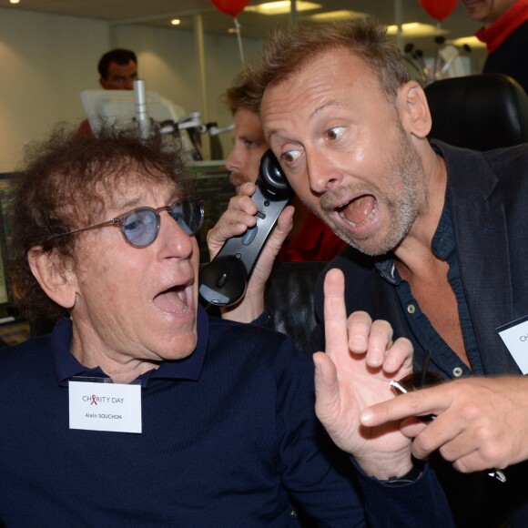Alain Souchon et son fils Pierre lors de la 14e édition du Charity Day dans la salle des marchés de la société de courtage Aurel BGC au profit des 7 associations participantes à Paris, le 11 septembre 2018. © Veeren/Bestimage