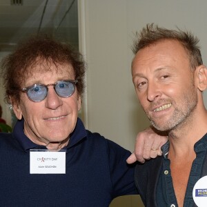 Alain Souchon et son fils Pierre lors de la 14e édition du Charity Day dans la salle des marchés de la société de courtage Aurel BGC au profit des 7 associations participantes à Paris, le 11 septembre 2018. © Veeren/Bestimage