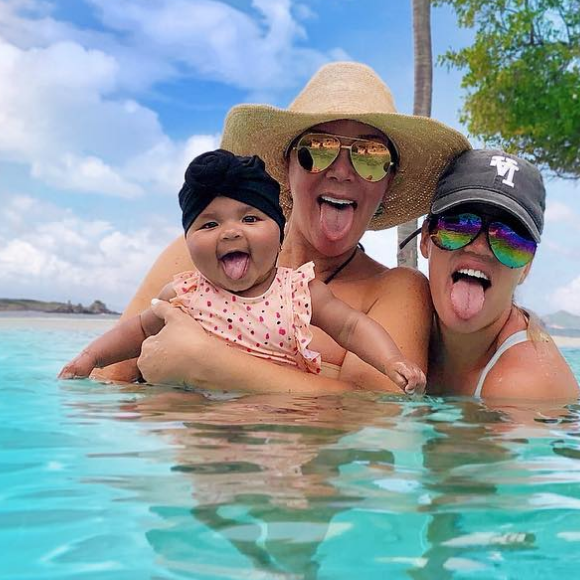 True, la fille de Khloé Kardashian, avec sa mère et sa grand-mère Kris Jenner. Septembre 2018.