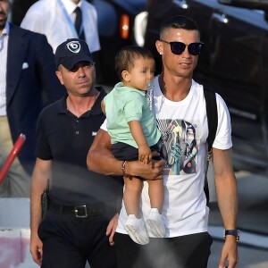 Cristiano Ronaldo arrive à Turin avec sa famille, le 29 juillet 2018.