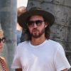 Exclusif - No web - Kate Hudson enceinte et son compagnon Danny Fujikawa sont allés déjeuner en amoureux au restaurant à Santa Monica, le 10 août 2018.