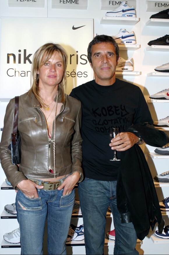 Julien Clerc et Virginie Coupérie-Eiffel à Paris, le 26 mai 2003.